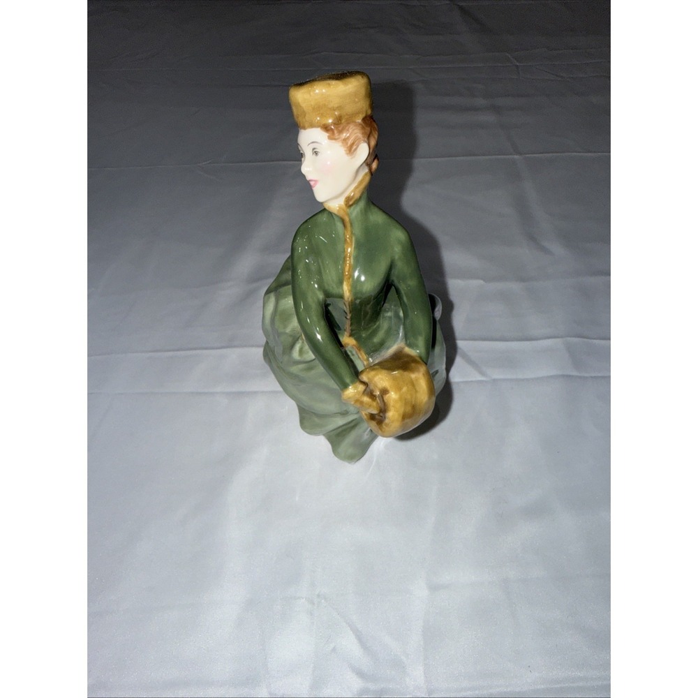Royal Doulton Figurine "Grace"‎ HN2318 Skating! Mary Nicoll 1966-1981 7.9" EUC